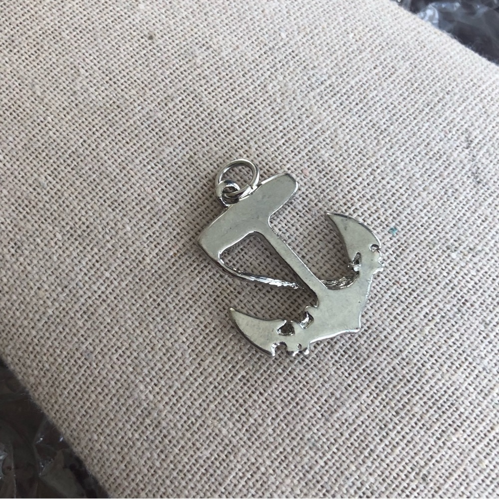 Anchor Pendant - Picture 2 of 3